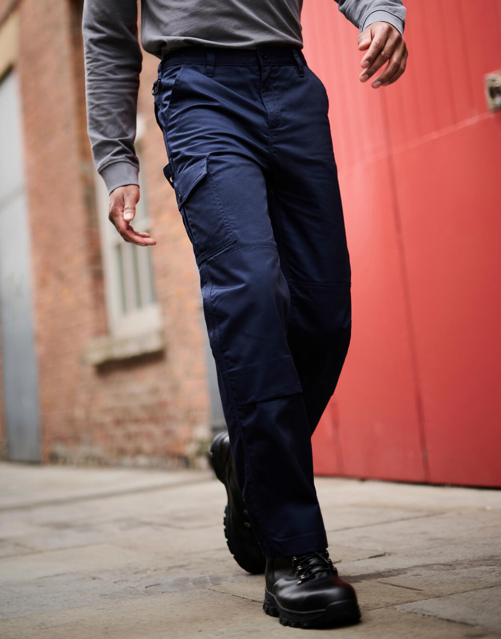 Pro Cargo Trouser - size 33 (Reg)