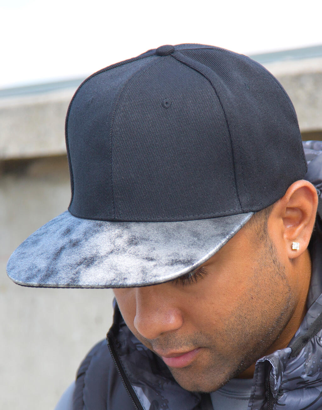  Result Caps Gorra Snapback Bronx con visera plana brillanteotro