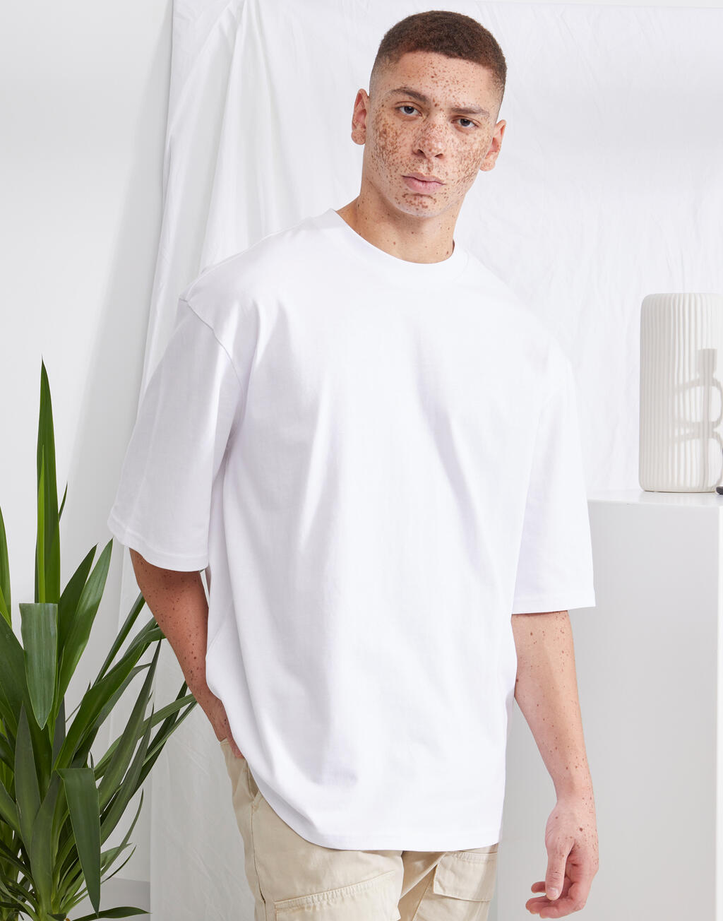 Build Your Brand Camiseta Huge