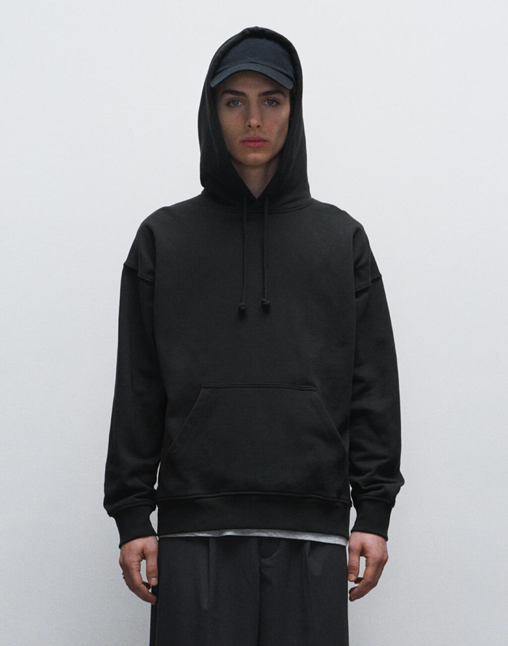  True Blanks Mens Boxy Hoodieotro