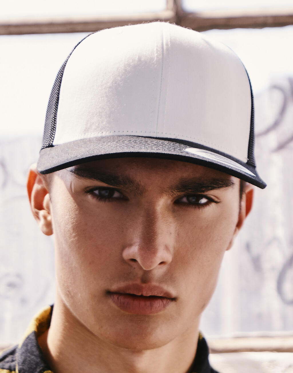  Yupoong Retro Trucker Frontal de colorotro