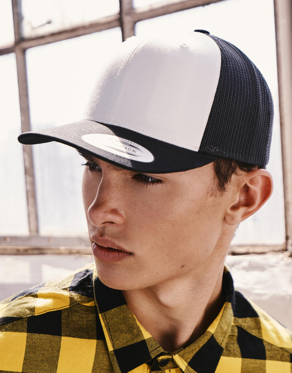  Yupoong Retro Trucker Frontal de colorotro