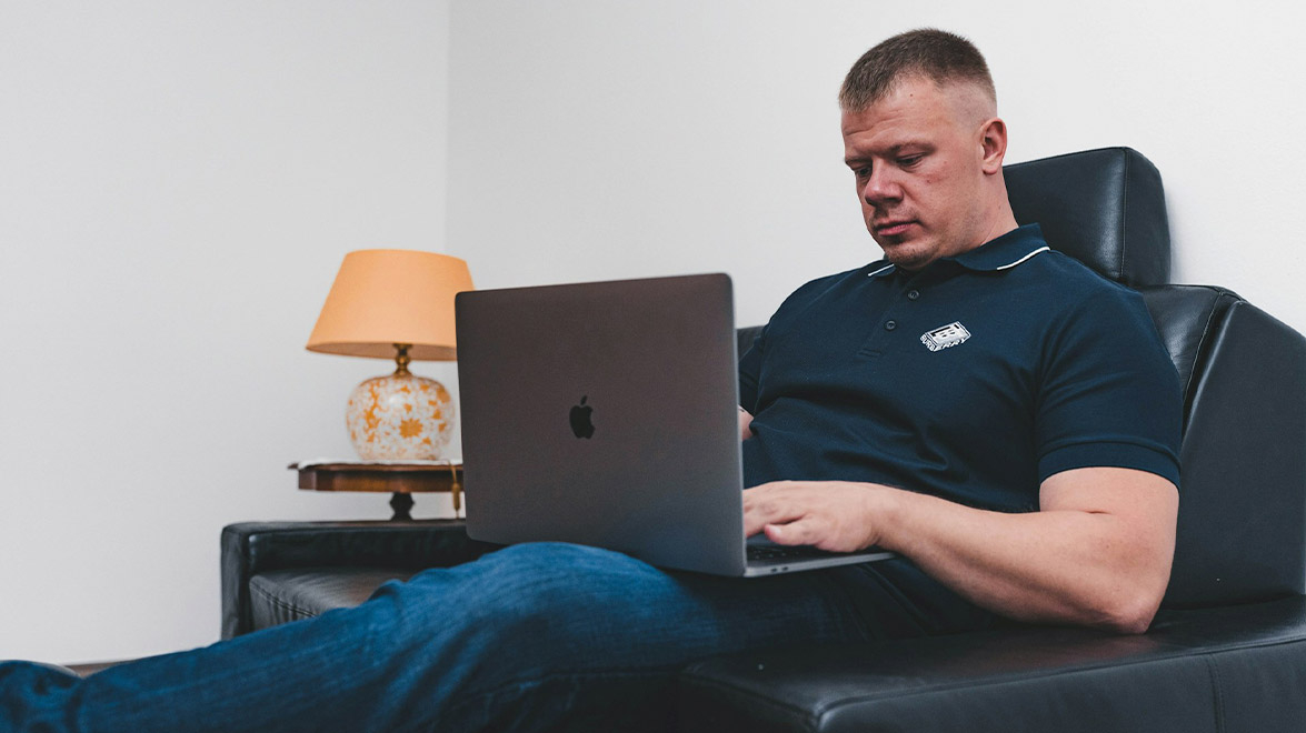 diseñar-polo-personalizado-para-evento-de-empresa