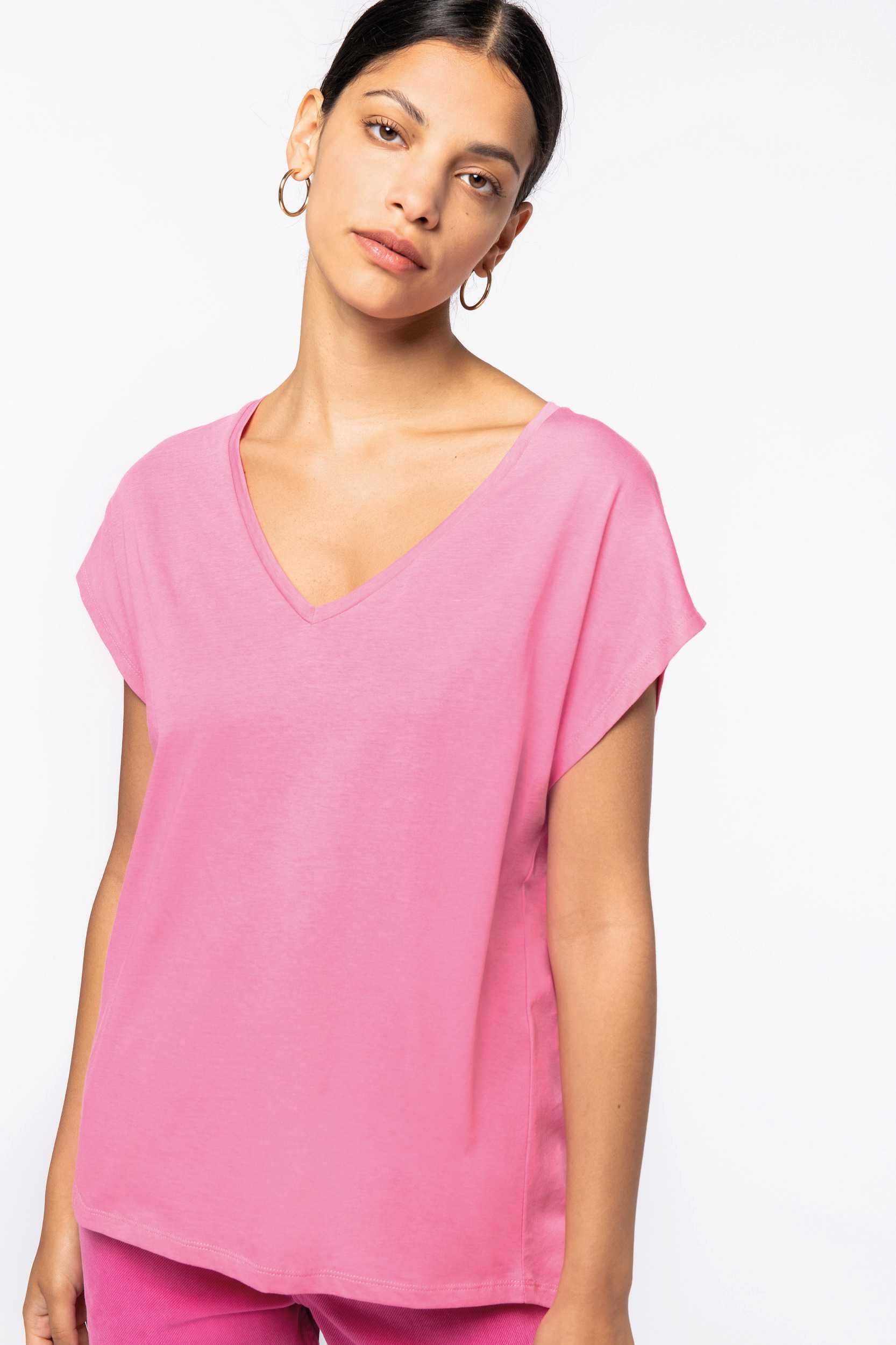 Camiseta ecorresponsable holgada con cuello de pico mujer